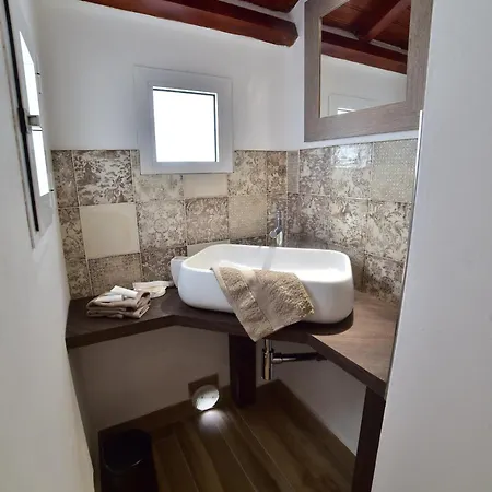 Alojamento de Acomodação e Pequeno-almoço Suite Varigotti 3*